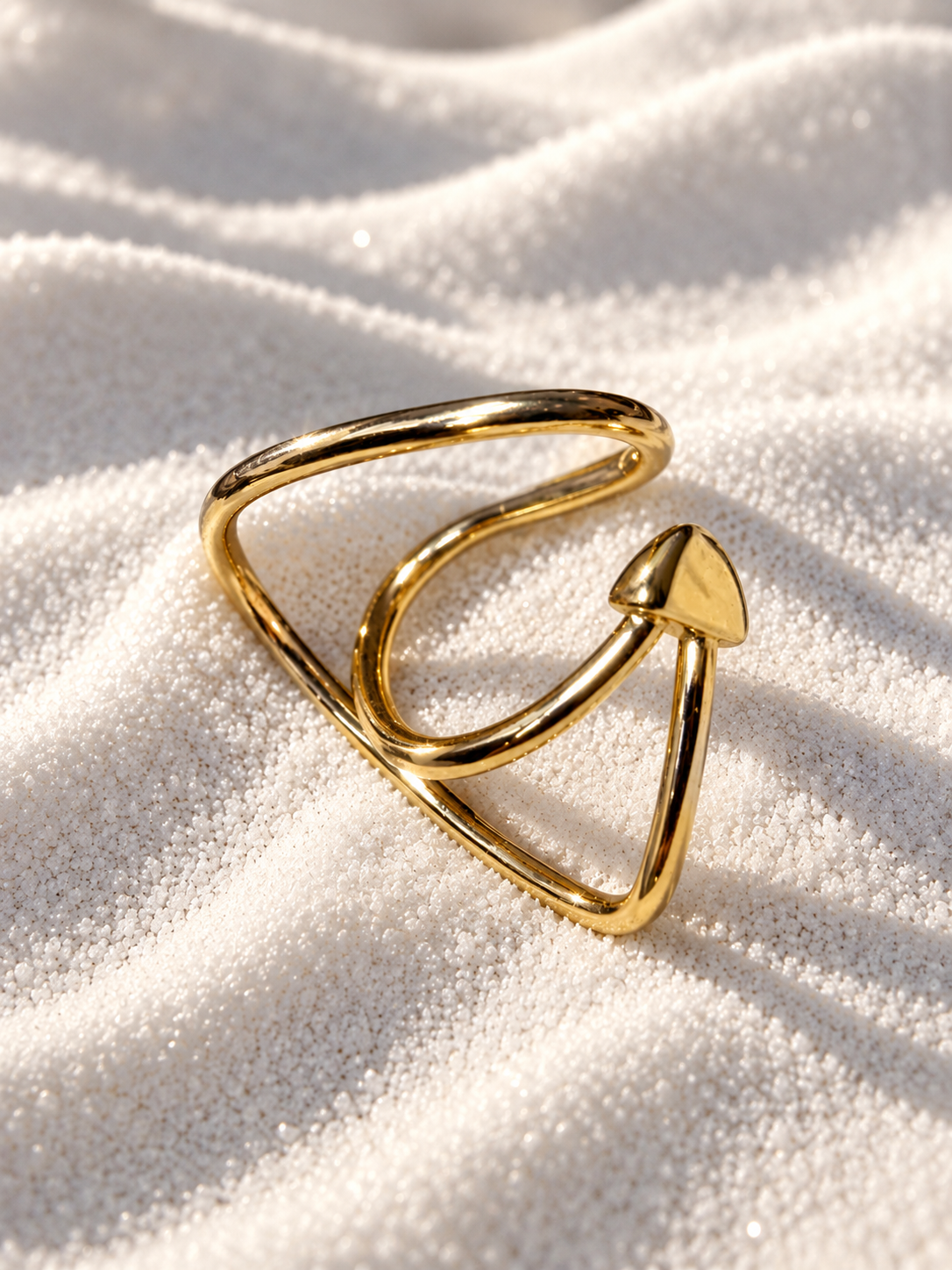 Arrow Twist Ear Cuff – Anti-Tarnish