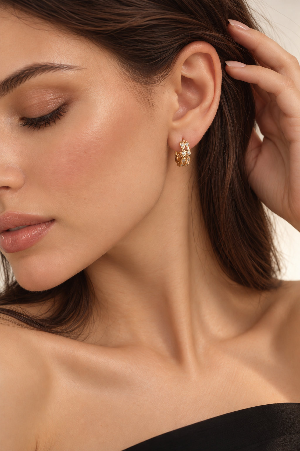 Twist Crystal Hoop Earrings – Anti-Tarnish