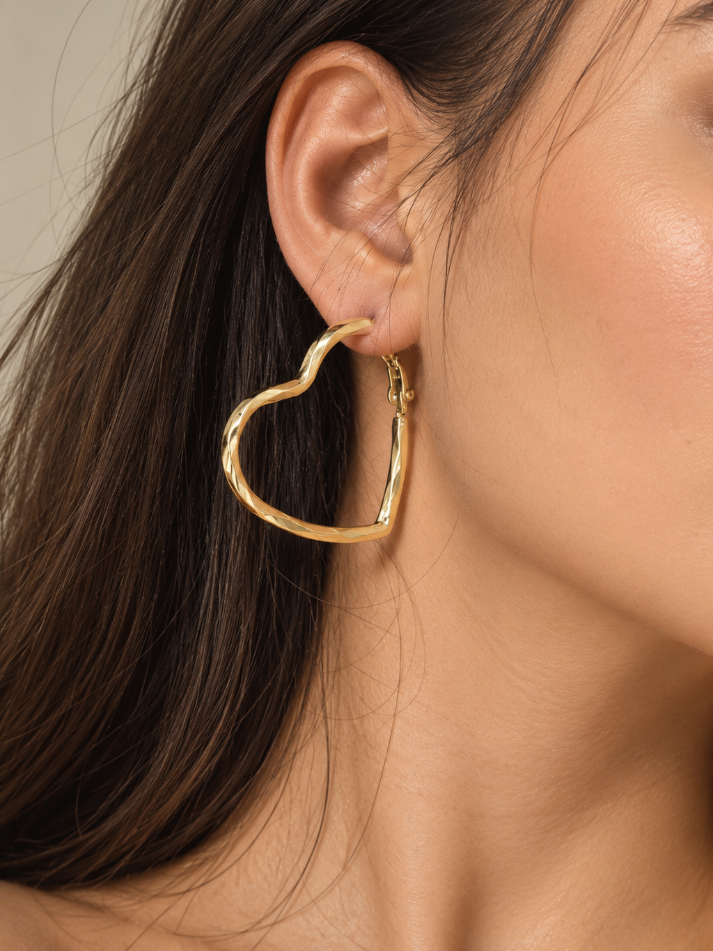 Amoura Heart Hoop Earrings – Anti-Tarnish